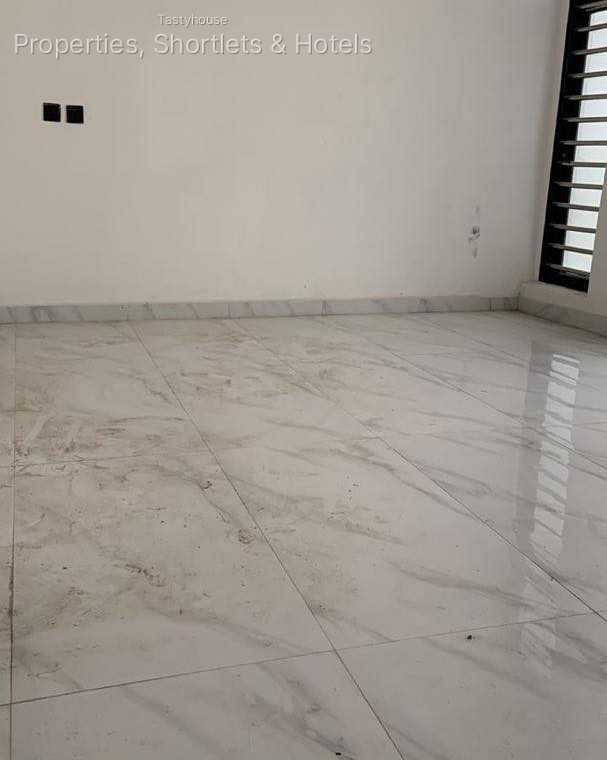 Self compound 3bed terrace with bq