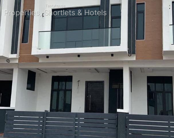 Self compound 3bed terrace with bq