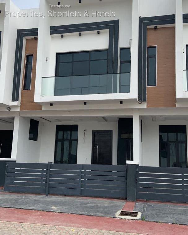 Self compound 3bed terrace with bq
