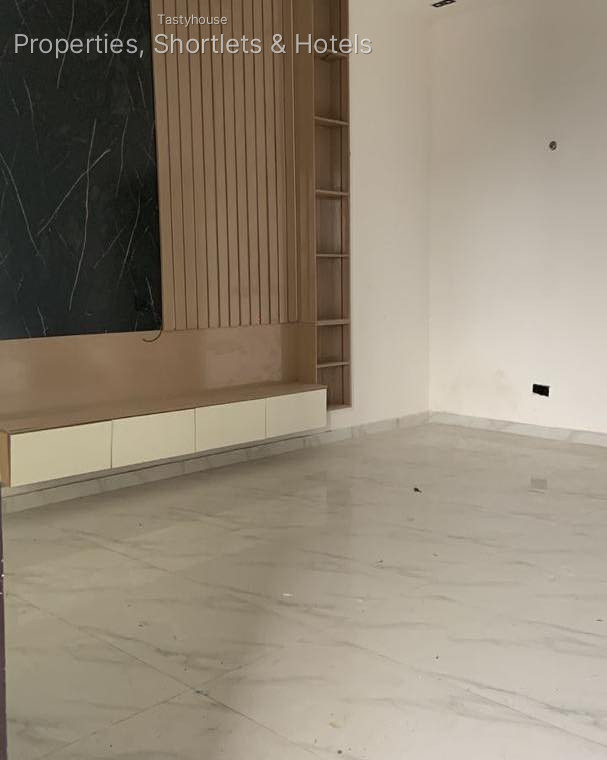Self compound 3bed terrace with bq