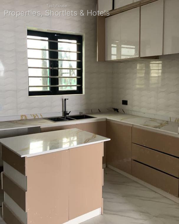 Self compound 3bed terrace with bq