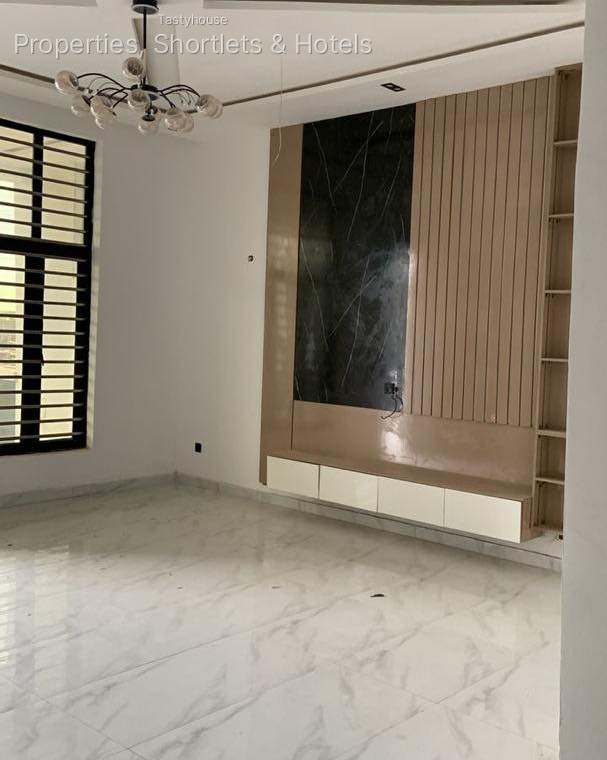 Self compound 3bed terrace with bq