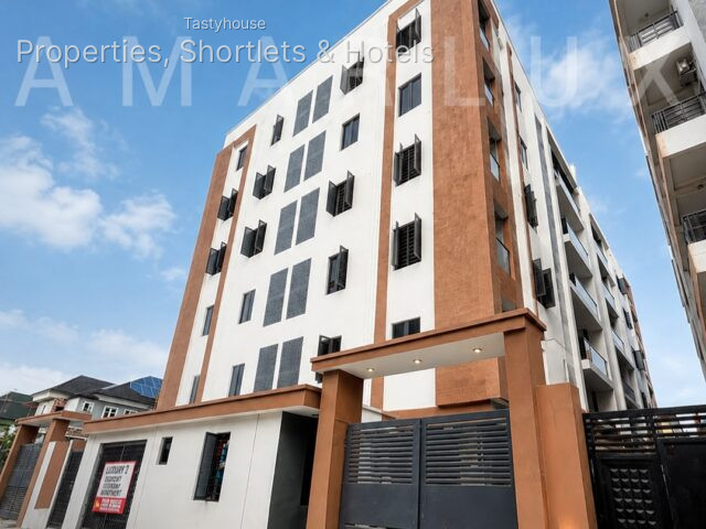 LUXURY 2-BEDROOM APARTMENT
