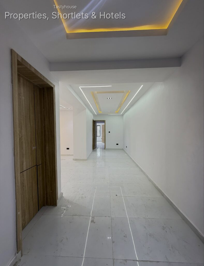 LUXURY 2-BEDROOM APARTMENT