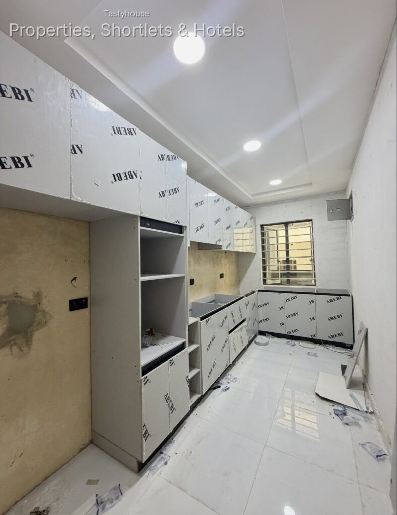 LUXURY 2-BEDROOM APARTMENT