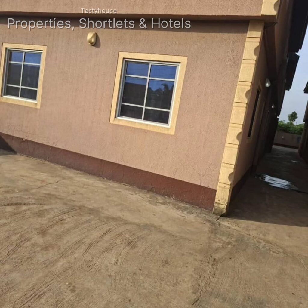 8 UNITS OF 2 BEDR0OMS FLATS SITED ON A FULL PLOT OF LAND