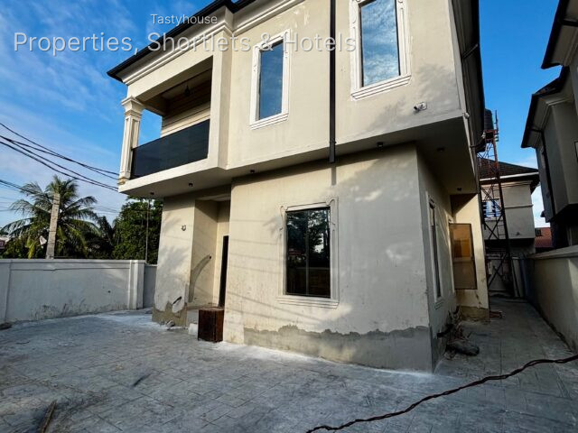 Four bedroom fully detached duplex