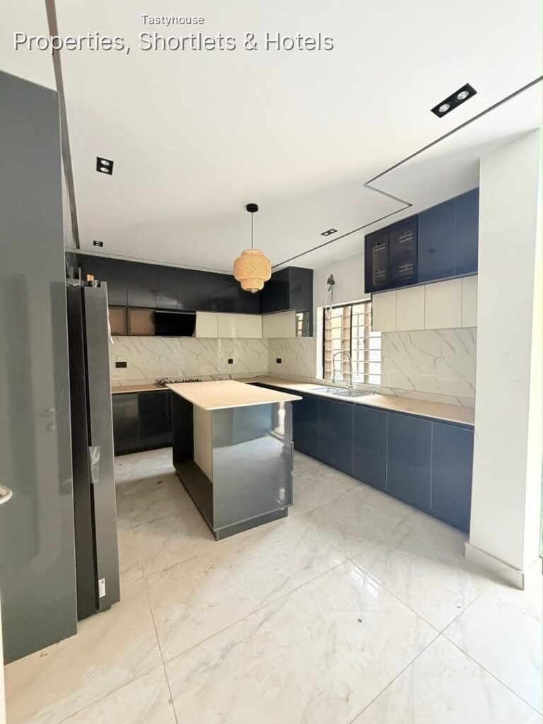 4-Bedroom Fully Detached Duplexwith BỌ