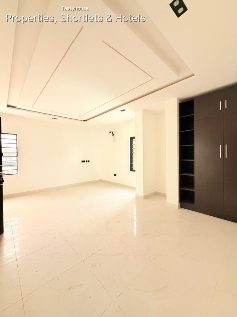 4-Bedroom Fully Detached Duplexwith BỌ