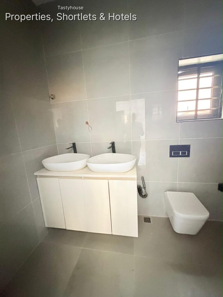 4-Bedroom Fully Detached Duplexwith BỌ