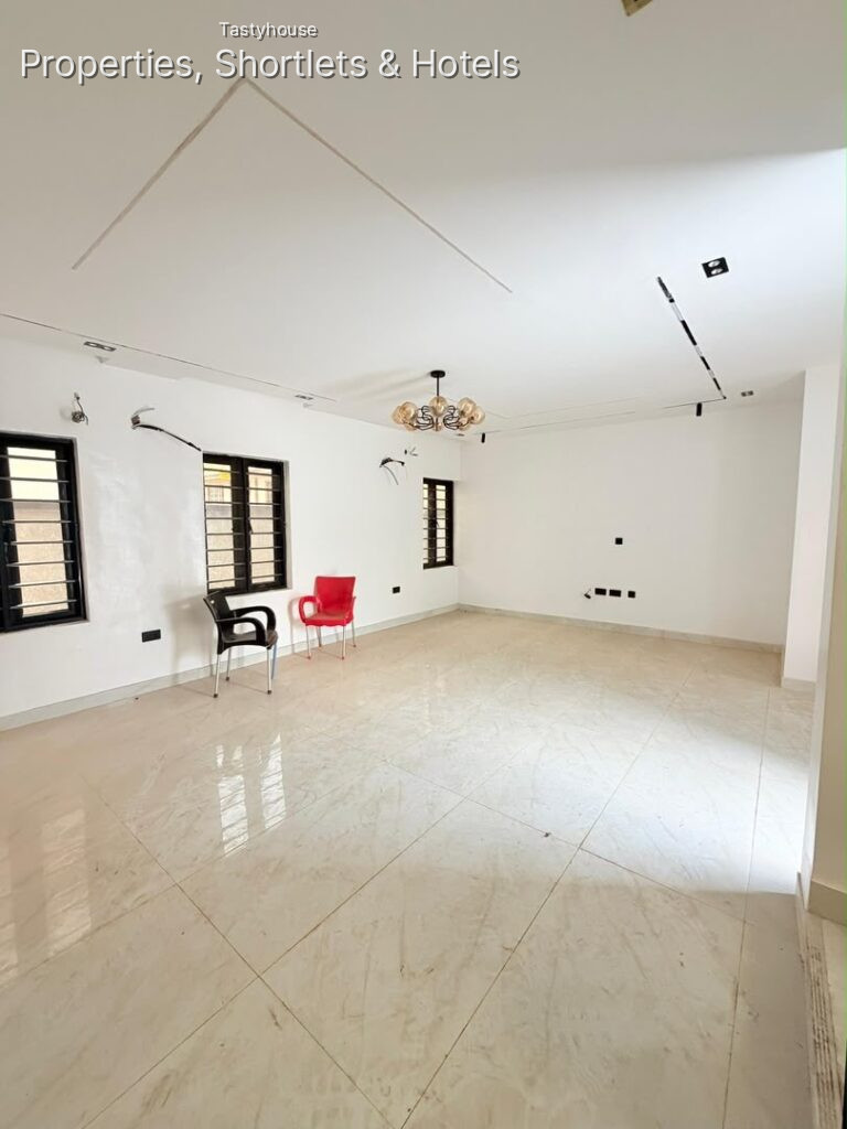4-Bedroom Fully Detached Duplexwith BỌ