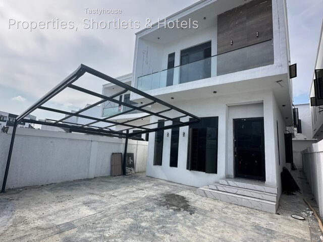 EXQUISITELY FINISHED 5 BEDROOM FULLY DETACHED DUPLEX WITH B0