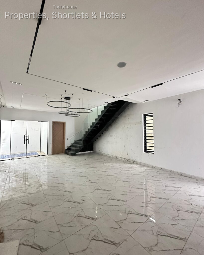 EXQUISITELY FINISHED 5 BEDROOM FULLY DETACHED DUPLEX WITH B0