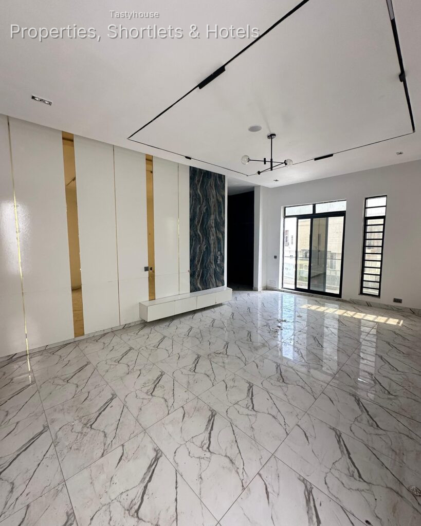 EXQUISITELY FINISHED 5 BEDROOM FULLY DETACHED DUPLEX WITH B0