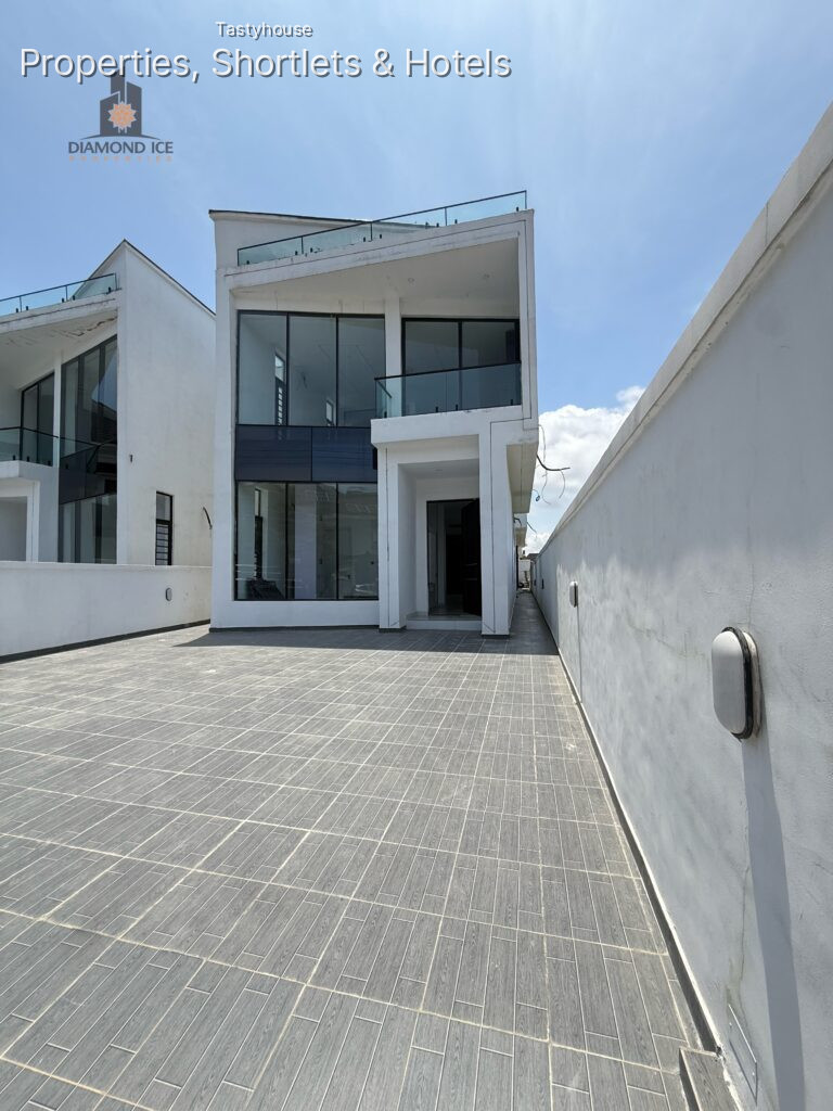 MASTER PIECE IS OF 5 BEDROOM DUPLEX