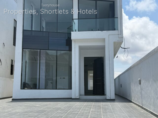 MASTER PIECE IS OF 5 BEDROOM DUPLEX