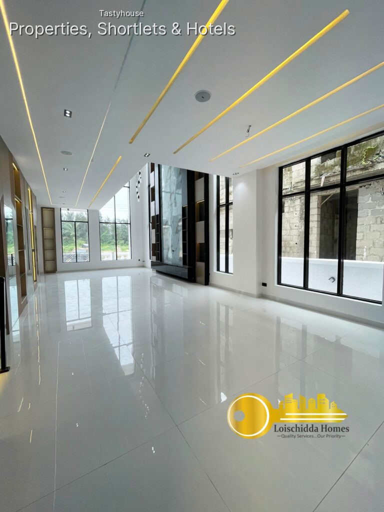 5 BEDROOM FULLY DETACHED DUPLEX
