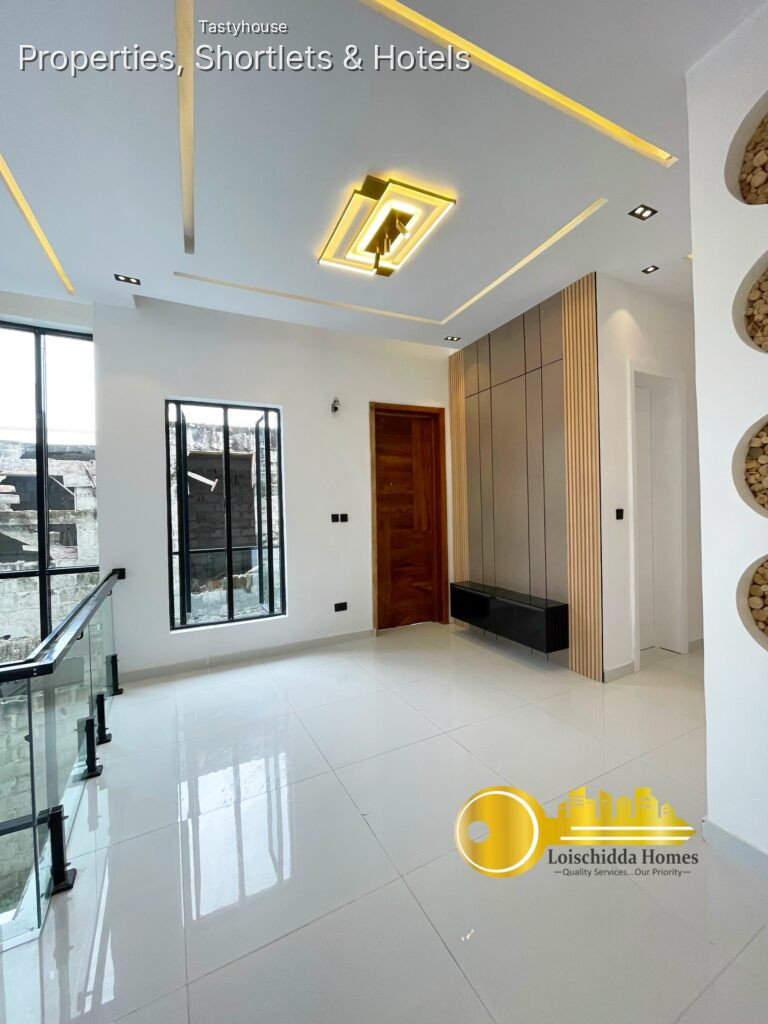 5 BEDROOM FULLY DETACHED DUPLEX
