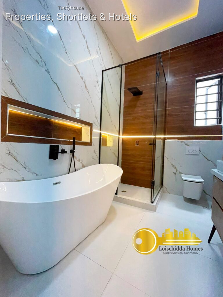5 BEDROOM FULLY DETACHED DUPLEX