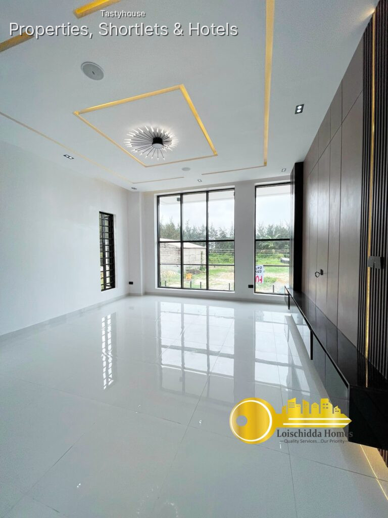 5 BEDROOM FULLY DETACHED DUPLEX