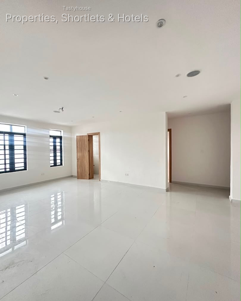 Exquisite Luxury Spacious 2 Bedroom Apartment with Swimming pool and Elevator