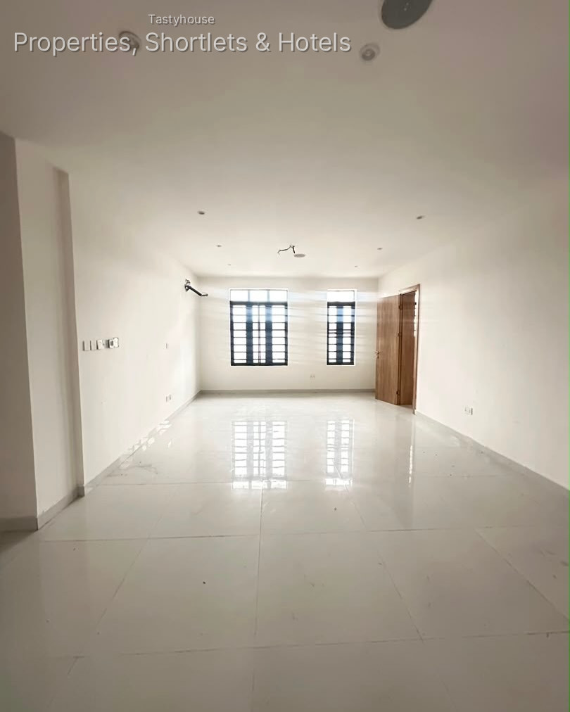Exquisite Luxury Spacious 2 Bedroom Apartment with Swimming pool and Elevator