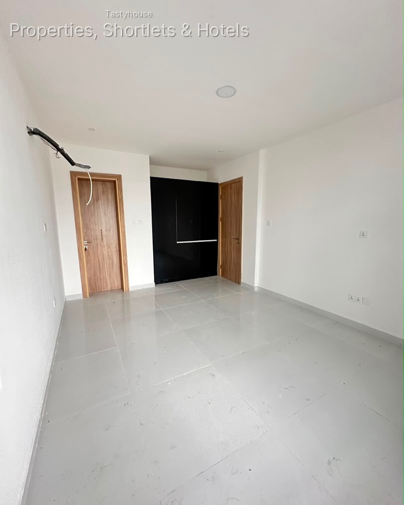 Exquisite Luxury Spacious 2 Bedroom Apartment with Swimming pool and Elevator