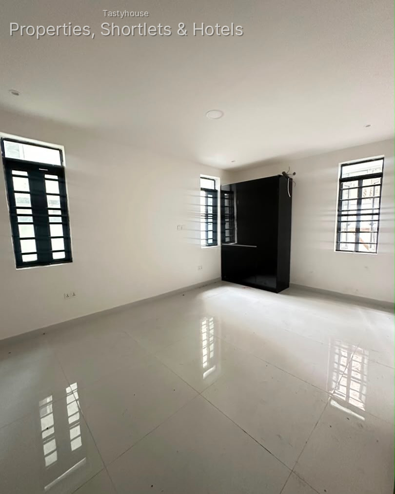 Exquisite Luxury Spacious 2 Bedroom Apartment with Swimming pool and Elevator