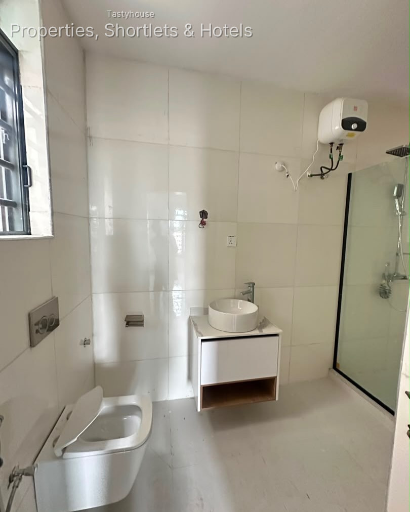Exquisite Luxury Spacious 2 Bedroom Apartment with Swimming pool and Elevator