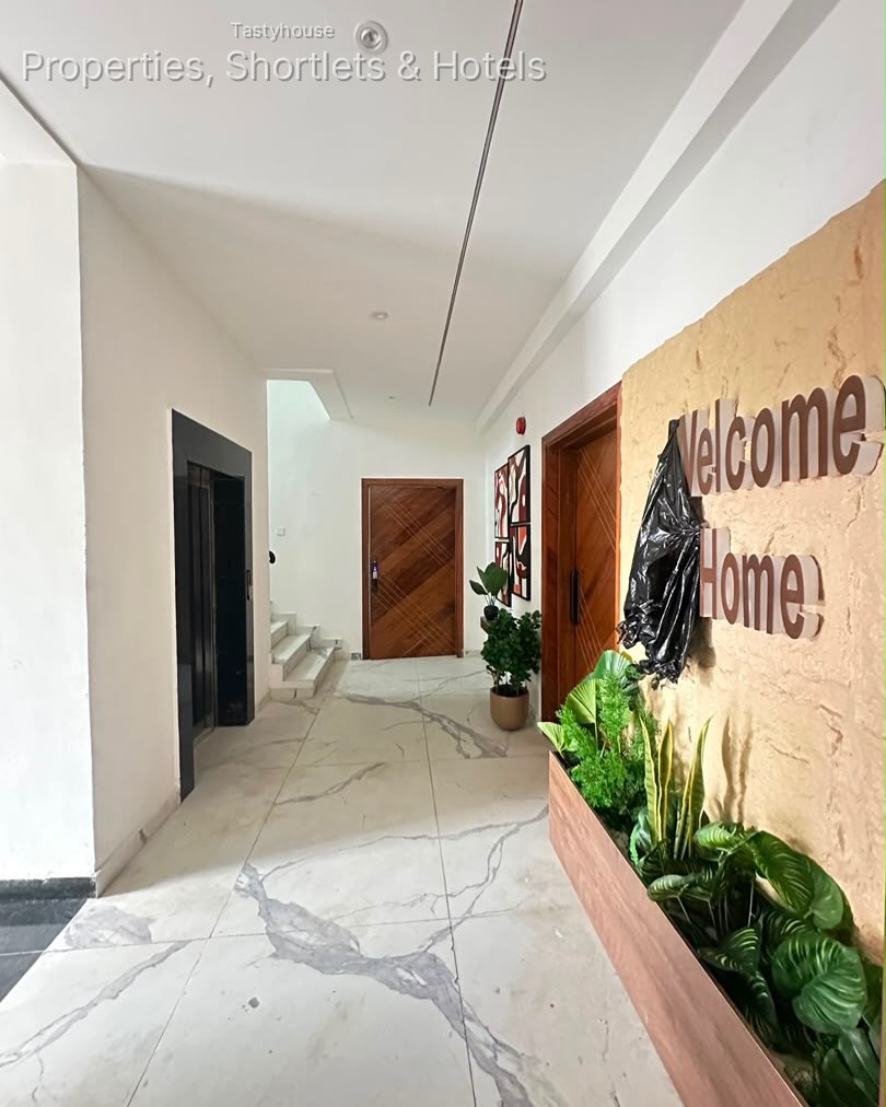 Exquisite Luxury Spacious 2 Bedroom Apartment with Swimming pool and Elevator