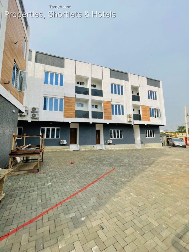 4 BEDROOM TERRACE DUPLEX PLUS BỌ IN A TRANQUIL