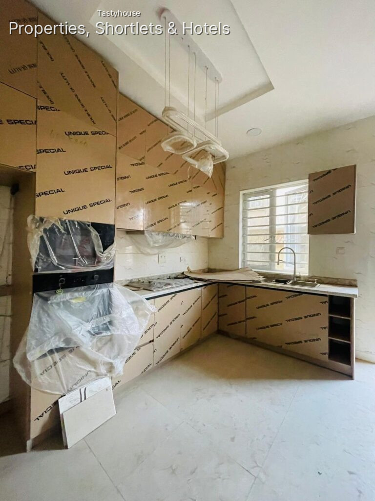 4 BEDROOM TERRACE DUPLEX PLUS BỌ IN A TRANQUIL
