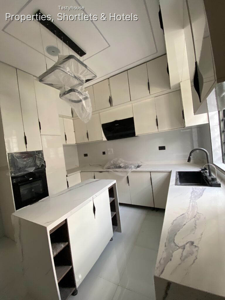 4 BEDROOM SEMI DETACHED DUPLEX