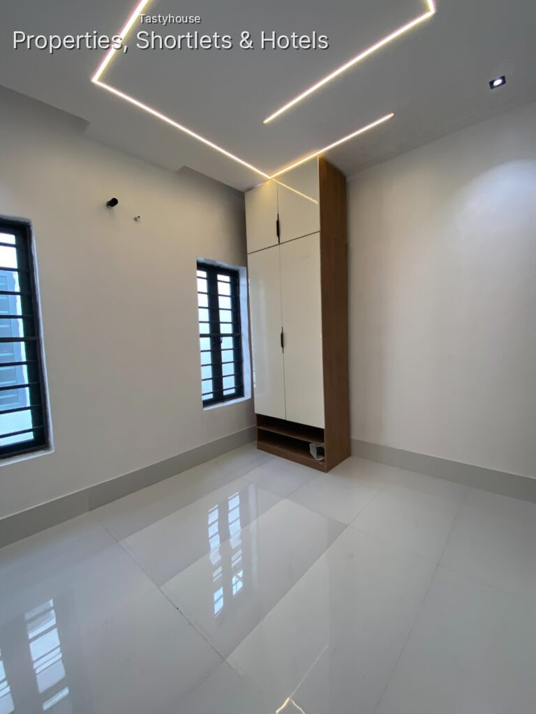 4 BEDROOM SEMI DETACHED DUPLEX