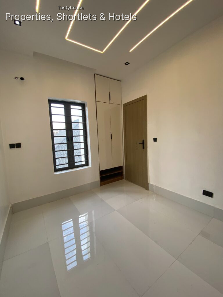4 BEDROOM SEMI DETACHED DUPLEX