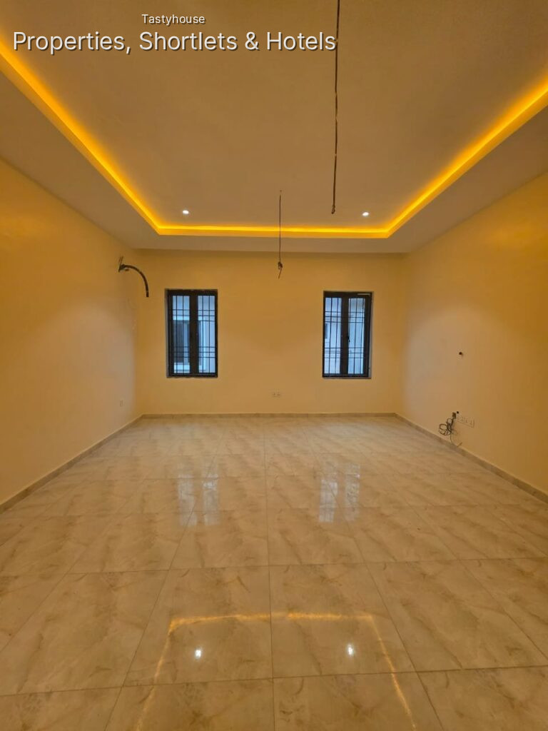 4 Bedroom Terrace Duplex With Bq