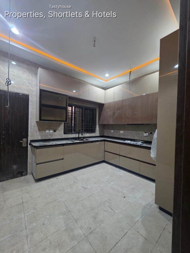 4 Bedroom Terrace Duplex With Bq