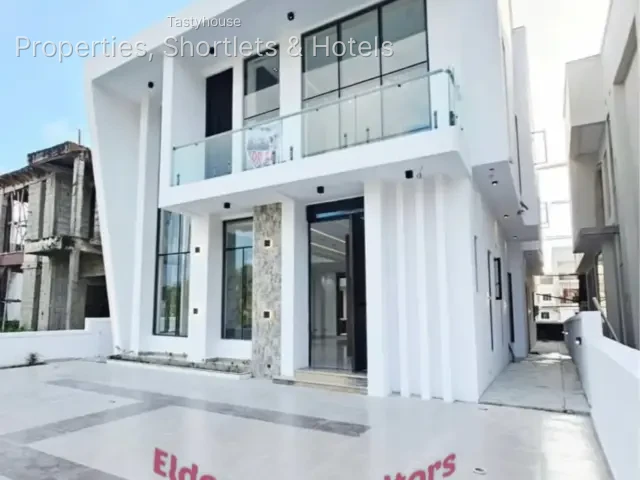 STUNNING 5-BEDROOM DETACHED DUPLEX + Bọ