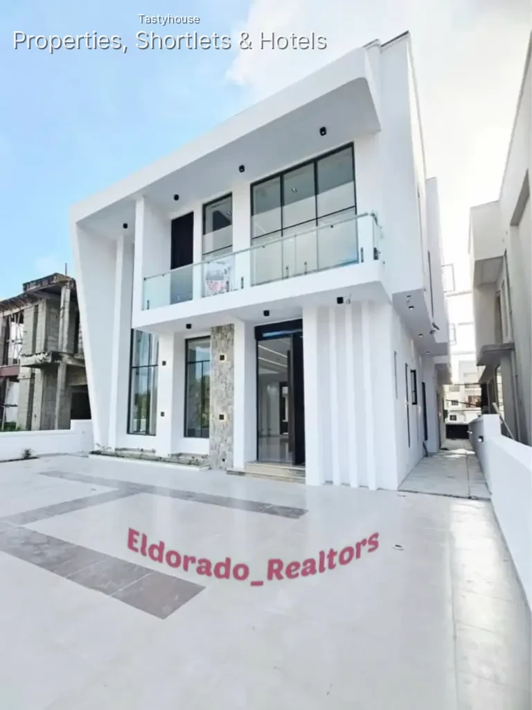 STUNNING 5-BEDROOM DETACHED DUPLEX + Bọ
