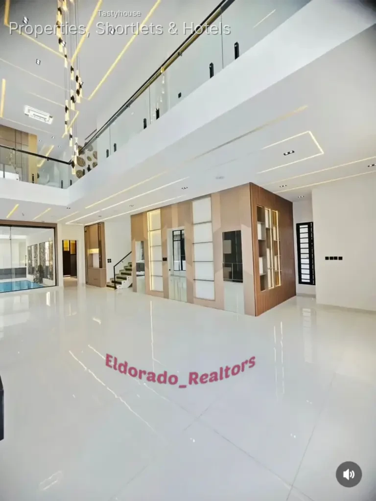 STUNNING 5-BEDROOM DETACHED DUPLEX + Bọ