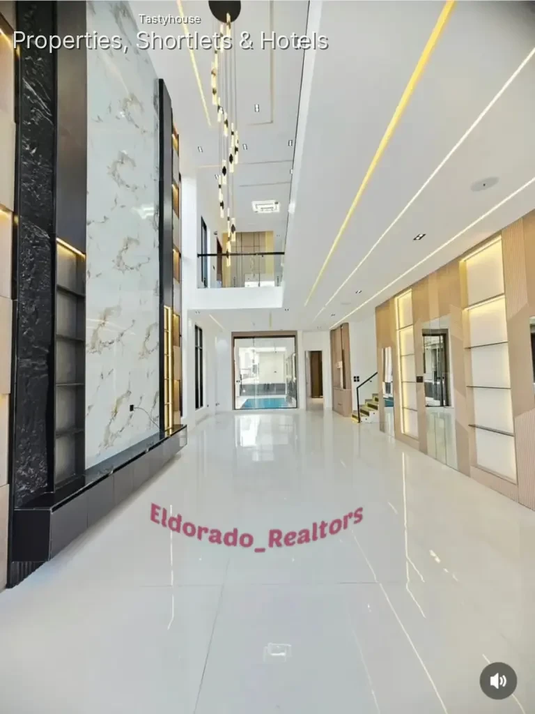 STUNNING 5-BEDROOM DETACHED DUPLEX + Bọ