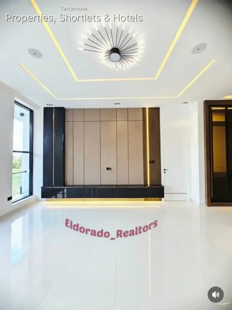 STUNNING 5-BEDROOM DETACHED DUPLEX + Bọ
