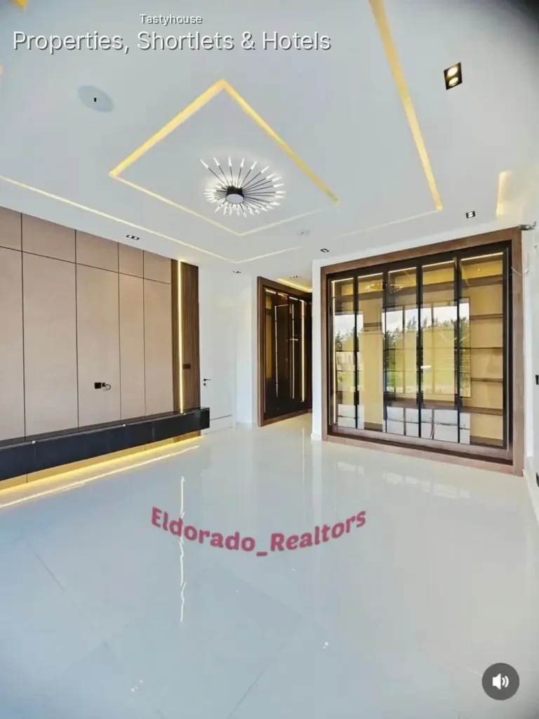 STUNNING 5-BEDROOM DETACHED DUPLEX + Bọ
