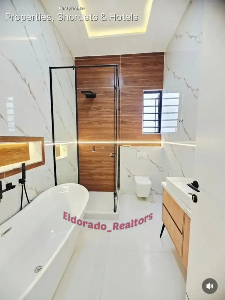 STUNNING 5-BEDROOM DETACHED DUPLEX + Bọ