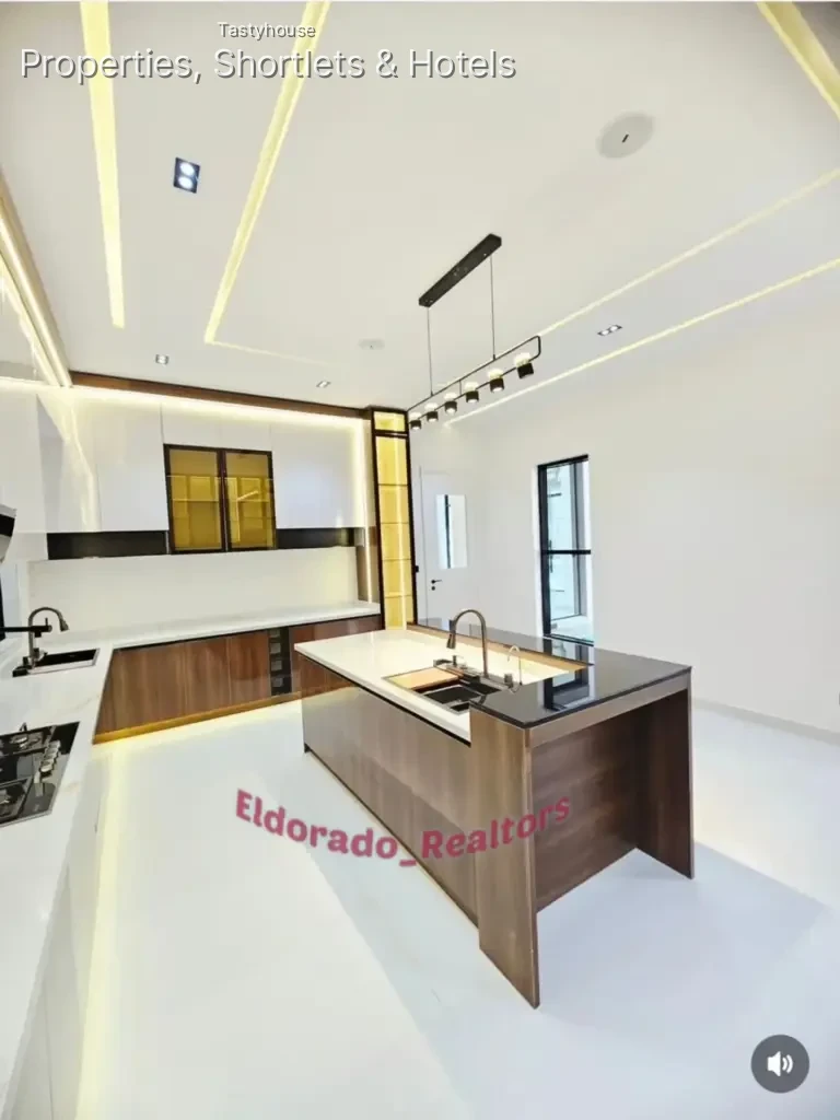 STUNNING 5-BEDROOM DETACHED DUPLEX + Bọ