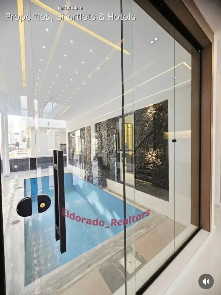 STUNNING 5-BEDROOM DETACHED DUPLEX + Bọ