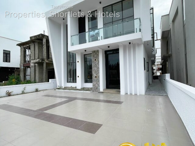 CONTEMPORARY 5BEDROOM FULLY DETACHED DUPLEX