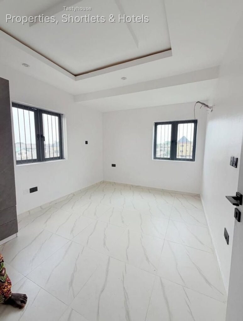 4 BEDROOM SELF COMPOUND TERRACE DUPLEX WITH BỌ