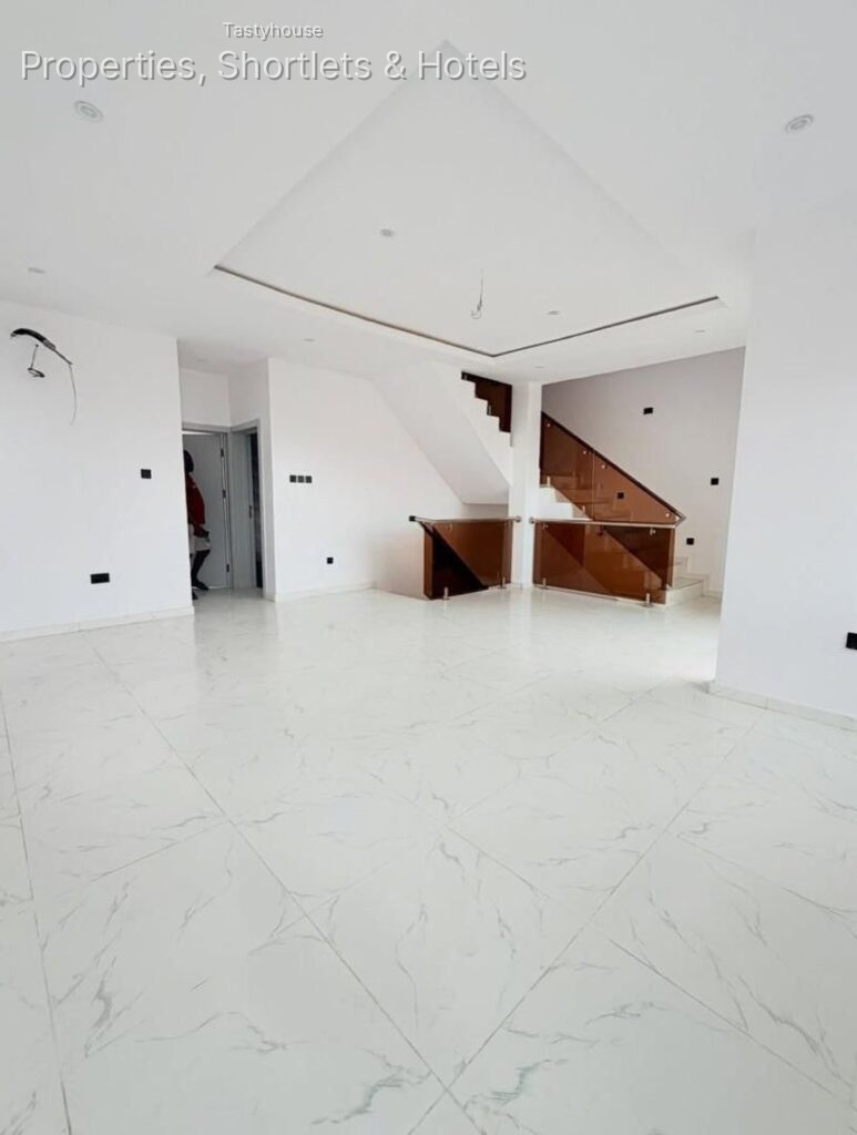 4 BEDROOM SELF COMPOUND TERRACE DUPLEX WITH BỌ