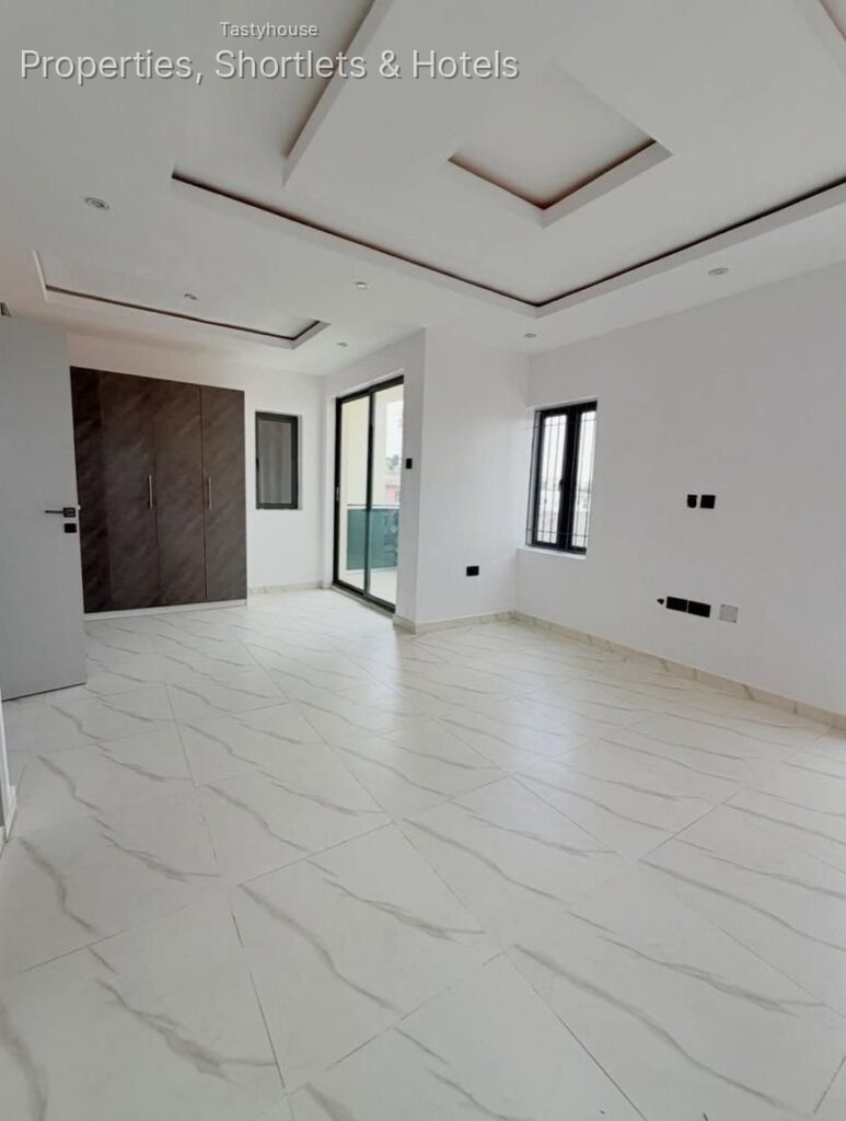 4 BEDROOM SELF COMPOUND TERRACE DUPLEX WITH BỌ